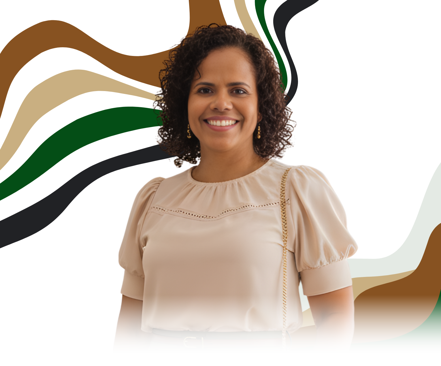 Katia Vieira sorrindo, com blusa bege