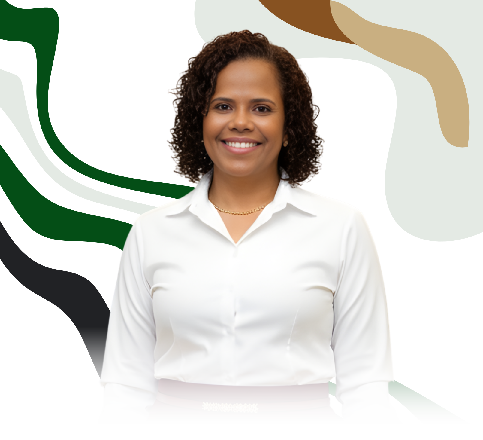 Katia Vieira sorrindo, com camisa branca